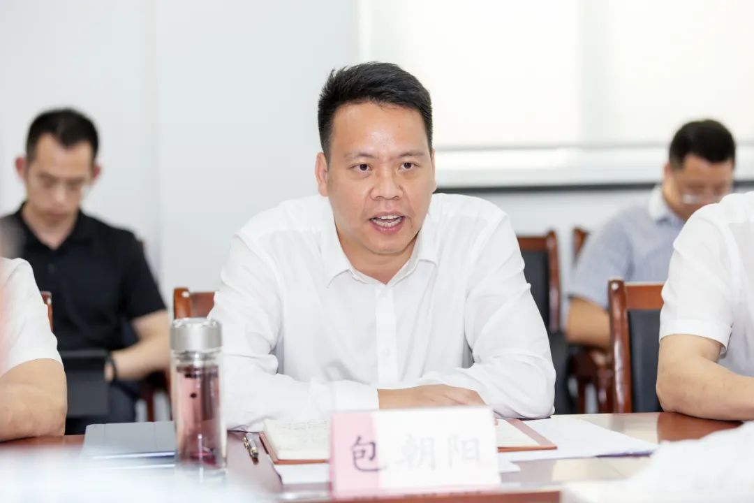 6月6日下午,象山县委书记包朝阳率队深入鹤浦镇调研,他强调,要坚持因