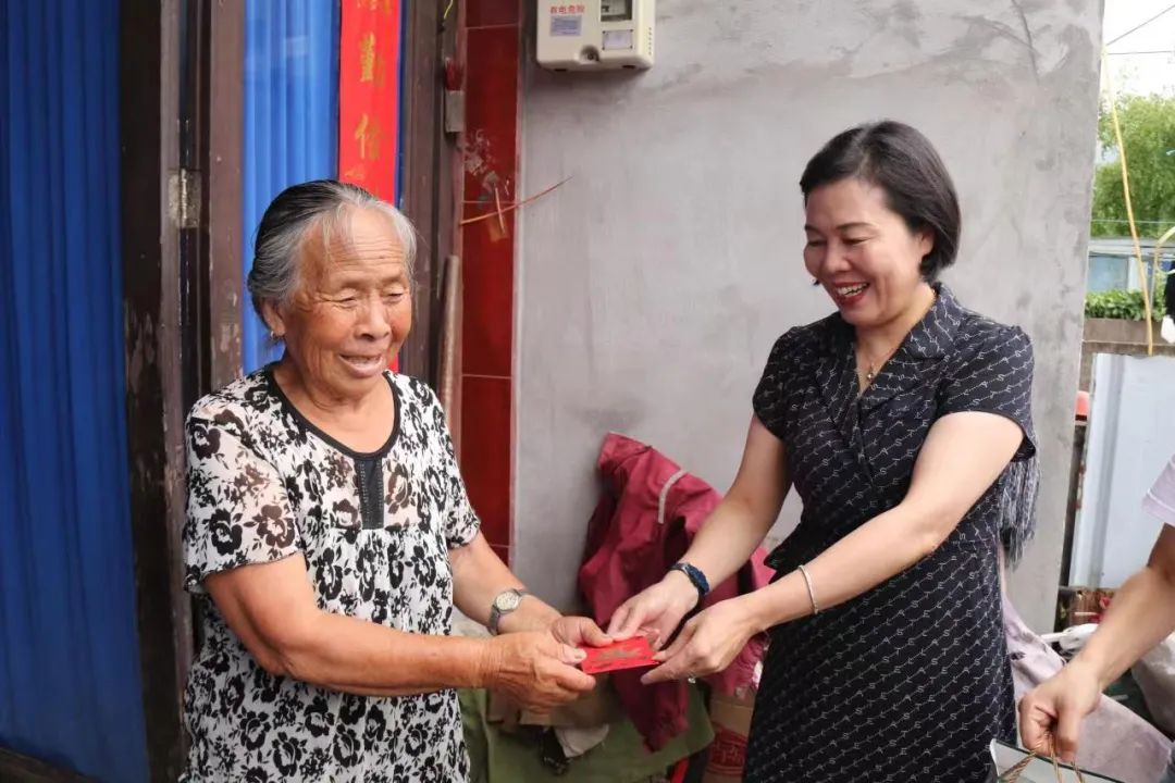 最美巾帼奋斗者江桂兰以勤劳与智慧塑造全球