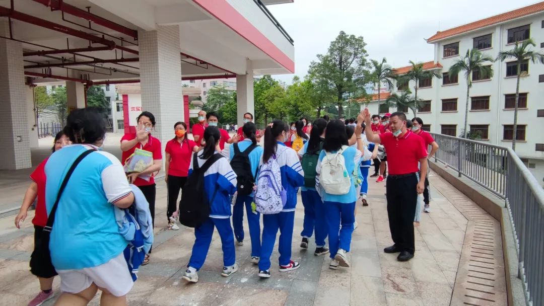 多图视频直击现场高考首日江门这些暖心时刻让人感动