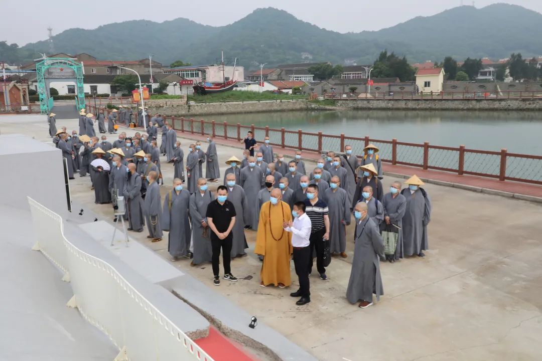 工作動態中國佛學院普陀山學院全體師生赴螞蟻島開展愛國主義教育