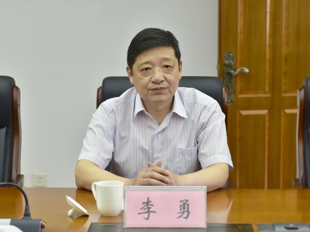 市老龄协会会长周宏益云龙区政府副区长张楠等一行来我院就云龙区涉老