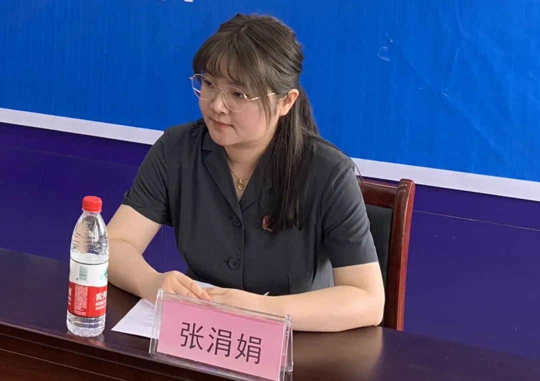姜盛春,民事审判庭庭长朱汪清,刑事审判庭员额法官张涓娟出席发布会
