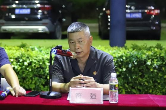 活动中,符强法官以法律和道德之间的关系为切入点