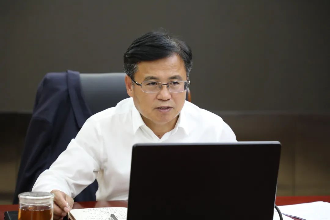 6月8日,松原市乾安县委副书记,县长王立国主持召开乾安县"千村示范"