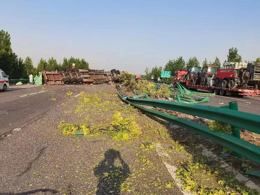 撞護欄衝入對向車道父子倆殞命高速公路覆車之戒