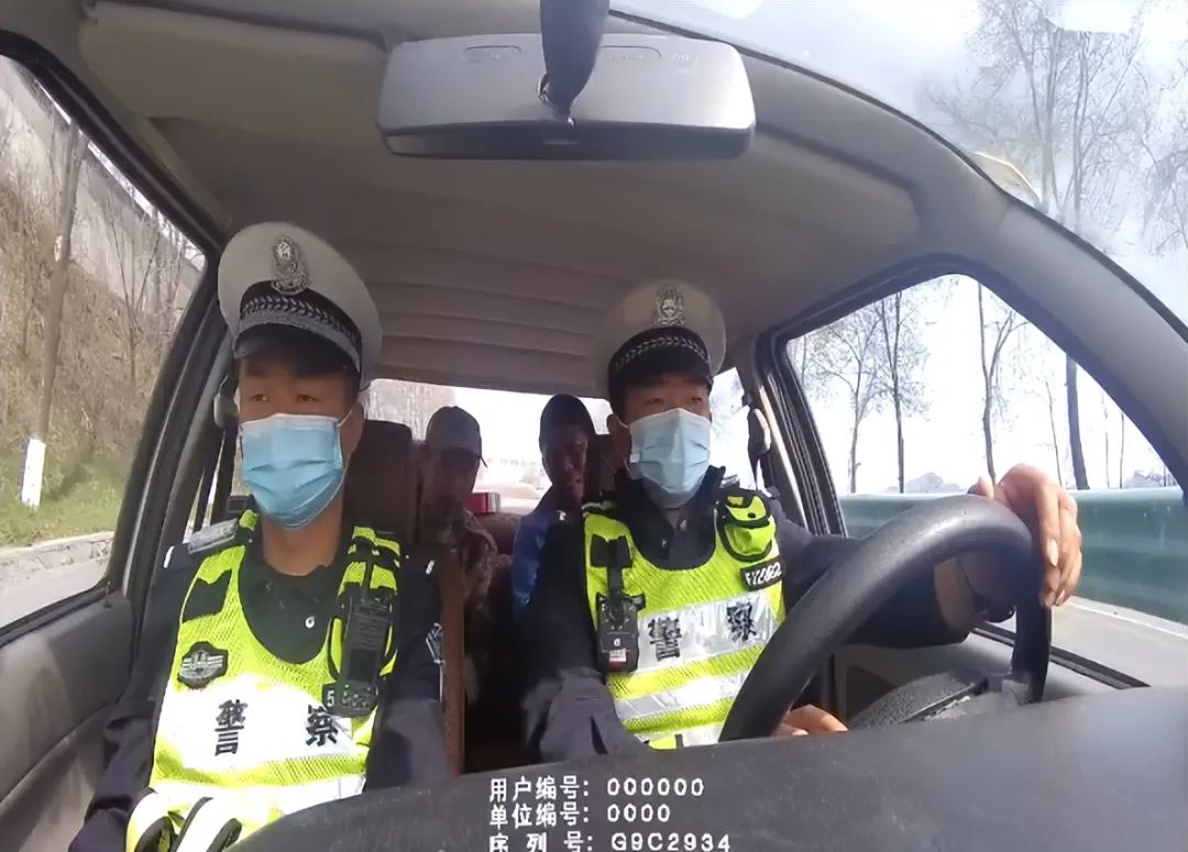 警民连心 | 警心暖民心，通化二道江交警用行动传递正能量！