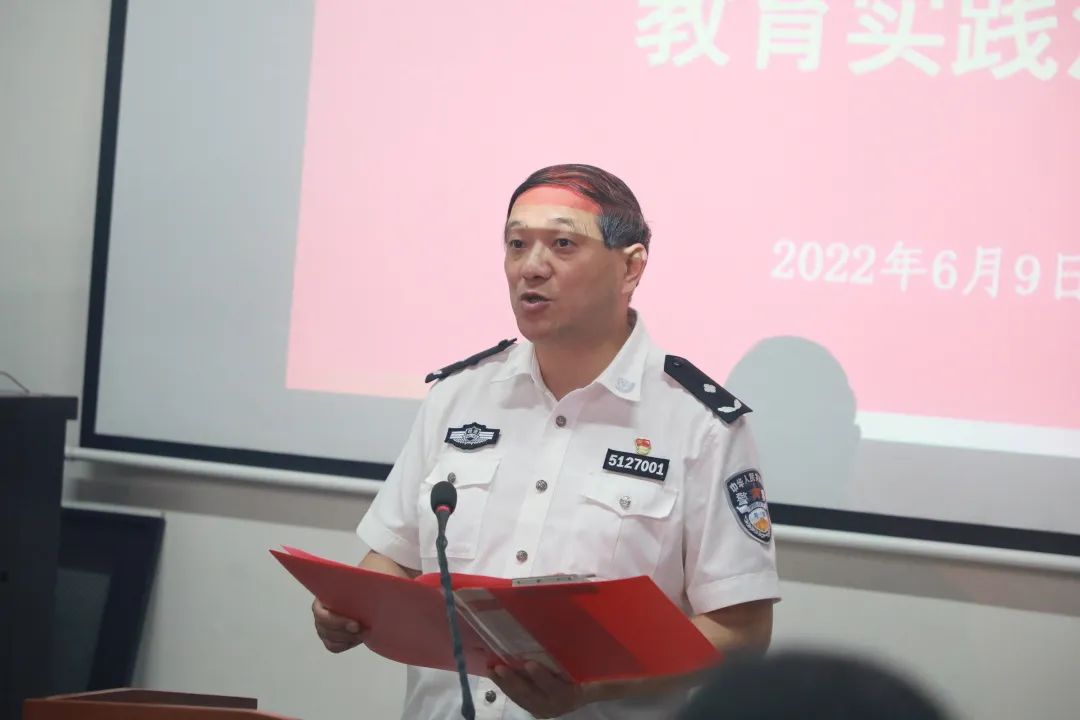 德陽監獄黨委書記,監獄長楊君在活動現場對黨員民警和家屬提出了殷切