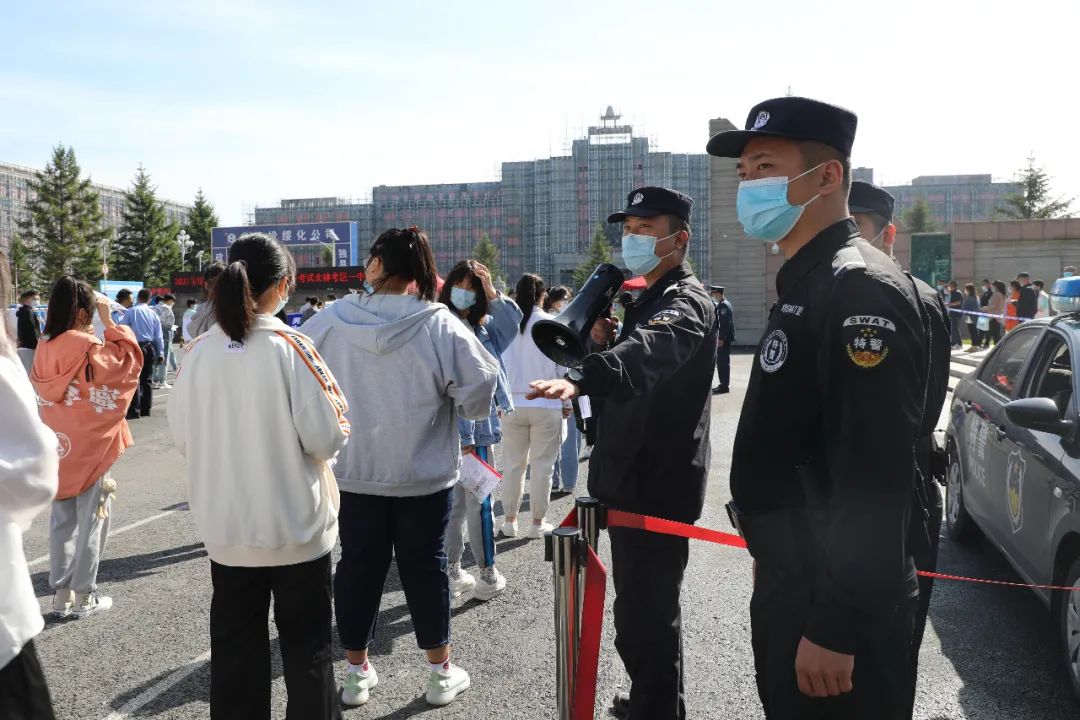 民警輔警各司其職,分工配合,警容嚴整,紀律嚴明,嚴格落實各項安保措施