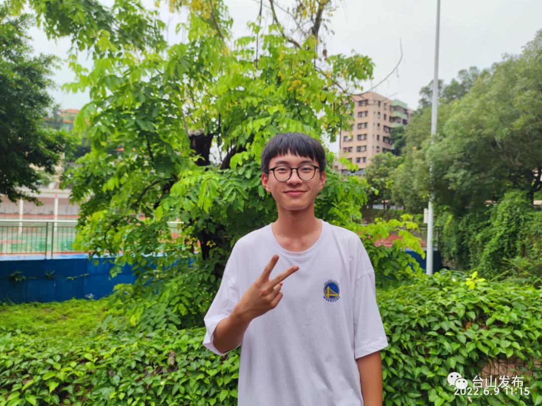 姓名:陈董秦学校:台山市华侨中学班级:高三(12)班选考科目:语文,数学
