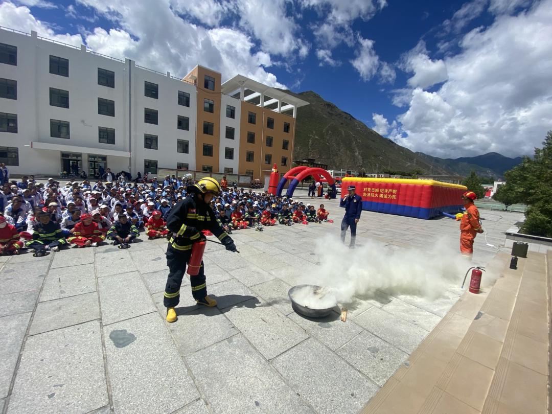 各县区动态ii加查县中学举行2022年春季防震减灾应急演练活动