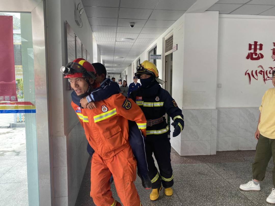 各县区动态ii加查县中学举行2022年春季防震减灾应急演练活动