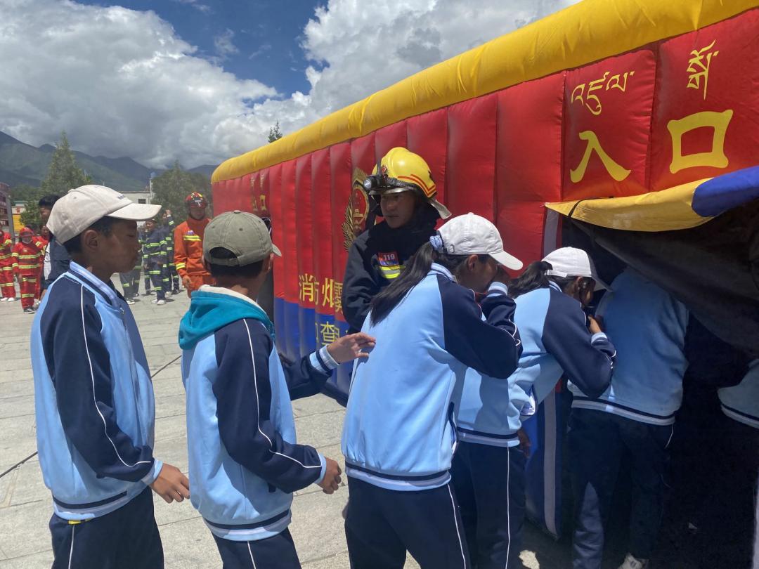 各县区动态ii加查县中学举行2022年春季防震减灾应急演练活动