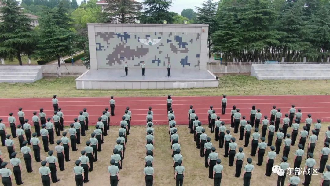 陆军31619部队一起来看看他们的高光时刻下面请跟随小编的镜头新兵们