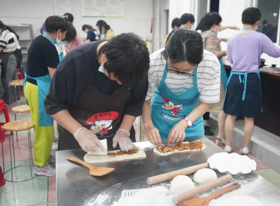 巾帼红小点心大学问舌尖上的培训妈妈的味道胃你而来