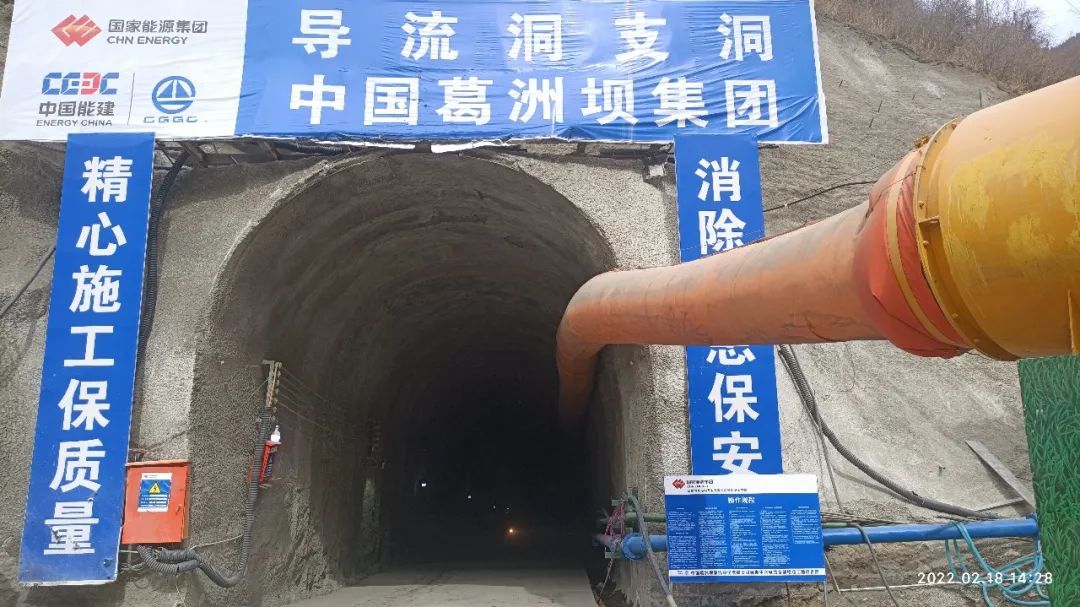 全断面衬砌开挖断面尺寸为6米×7米断面型式为城门洞型全长497米首部