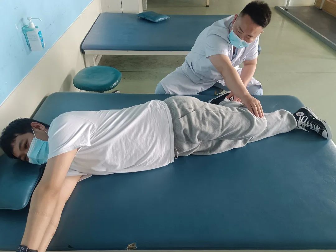 还有其他锻炼方式,比如重心转移训练,平衡功能训练,单桥,双桥训练,站