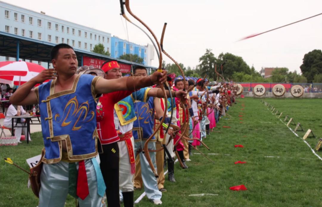 射箭作为锡伯族重要的传统体育竞技项目.