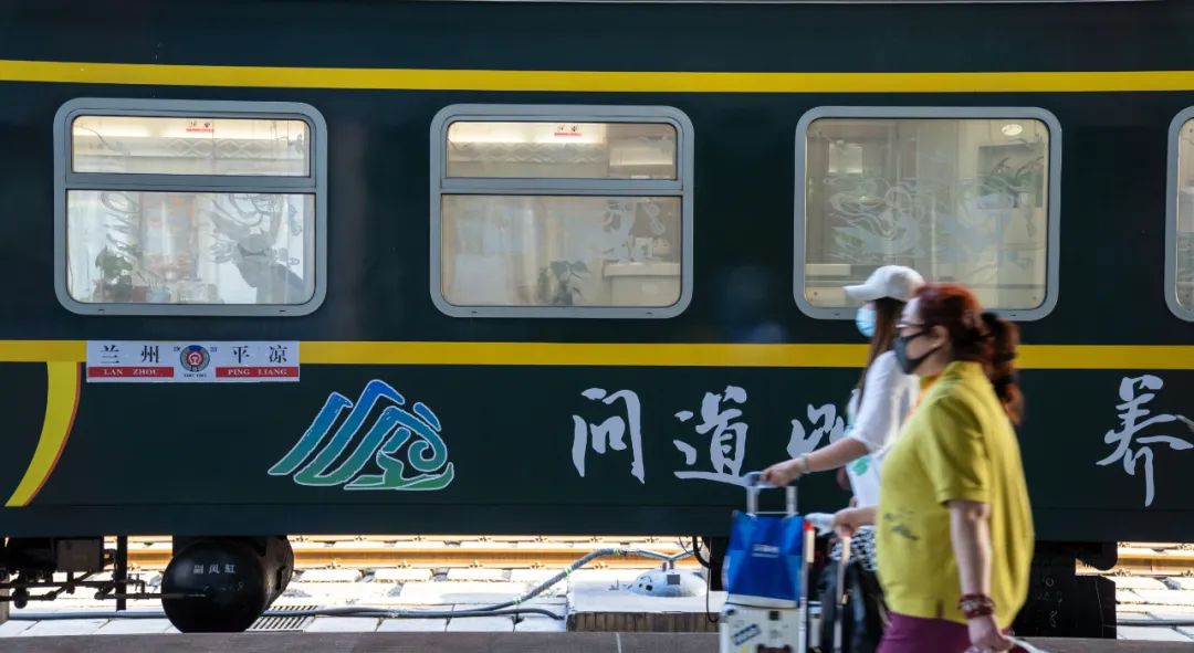 环西部火车游环西部火车游崆峒号列车首发开行