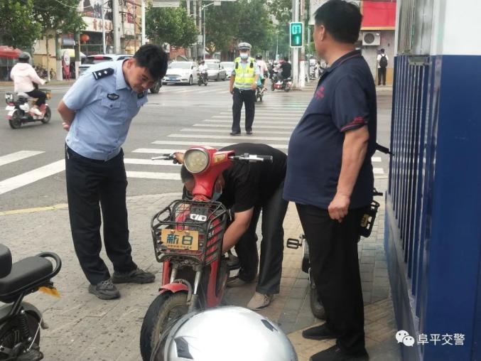 電動自行車要上牌,不騎無牌車,改裝車;駕駛電動自行車上路要滿十六