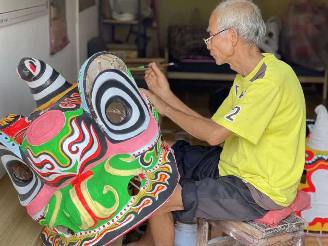 扎狮头他一扎就是50多年一年最多出品12个