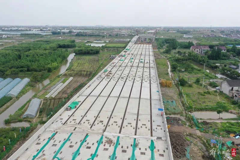 从浦东到奉贤跨两区三镇四村上海s3公路新建工程加速施工