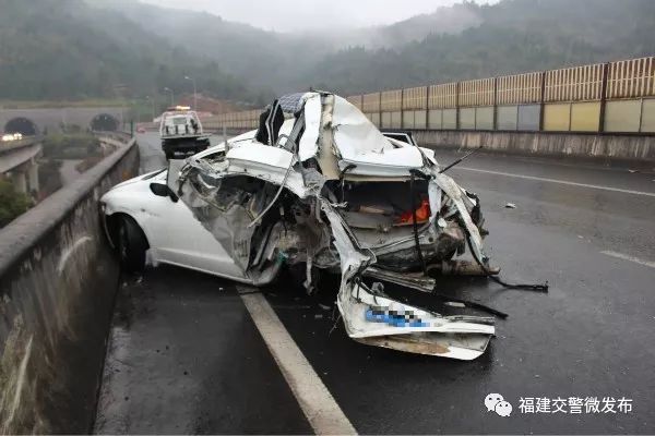 交通事故案例警示雨天行驶请勿超速这些真实案例都是覆车之戒