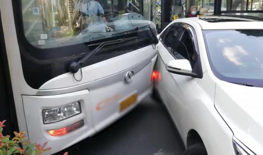 開車斗氣兩個都遭起