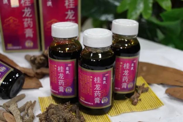 漱玉平民大藥房20週年慶,葛洪桂龍藥膏各大漱玉藥店均有銷售,您還可以