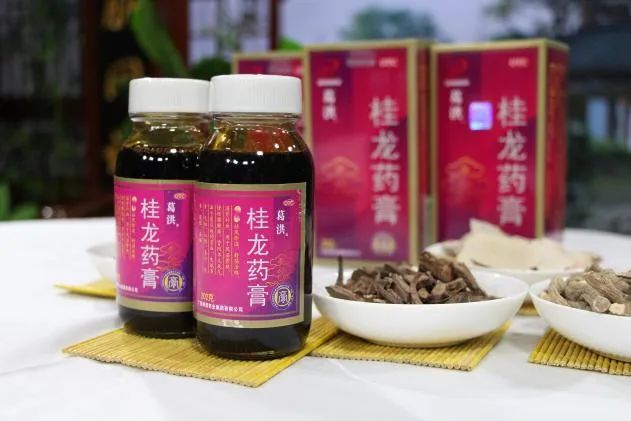 漱玉平民大药房20周年庆,葛洪桂龙药膏各大漱玉药店均有销售,您还可以