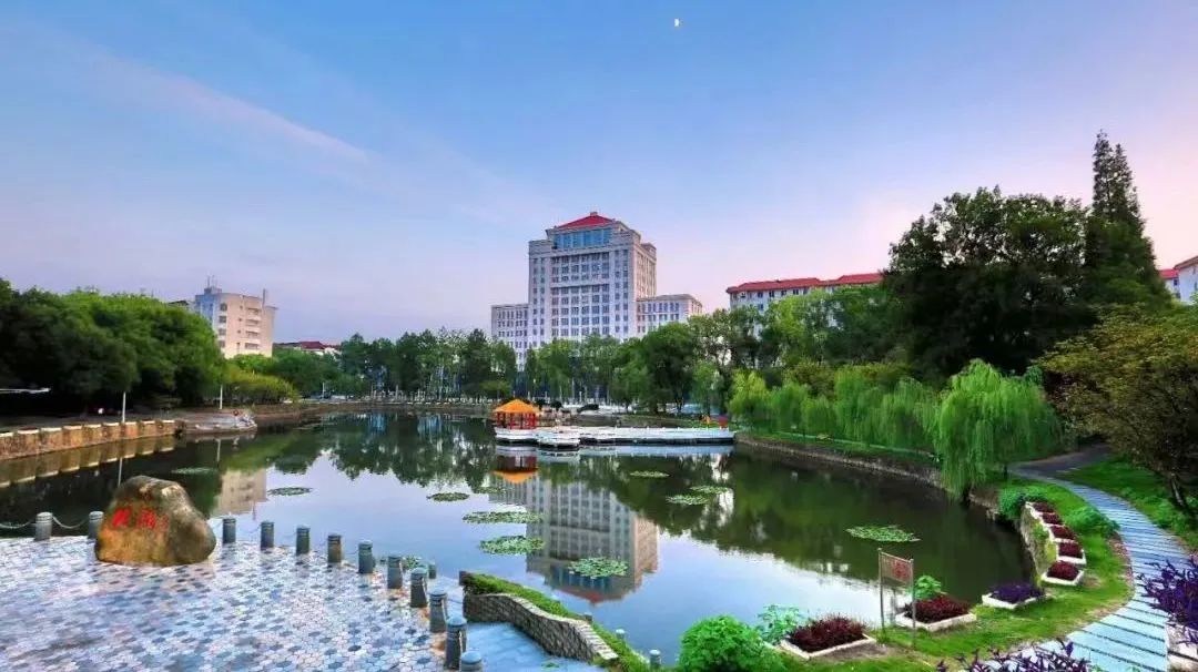 江财欢迎你江西财经大学校长邓辉为你送上最真挚的祝福