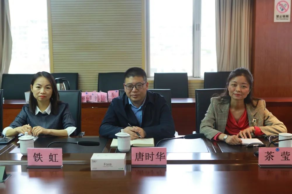 铁虹院长表示安宁法院多元解纷朋友圈给人眼前一亮的印象,亲临实地也