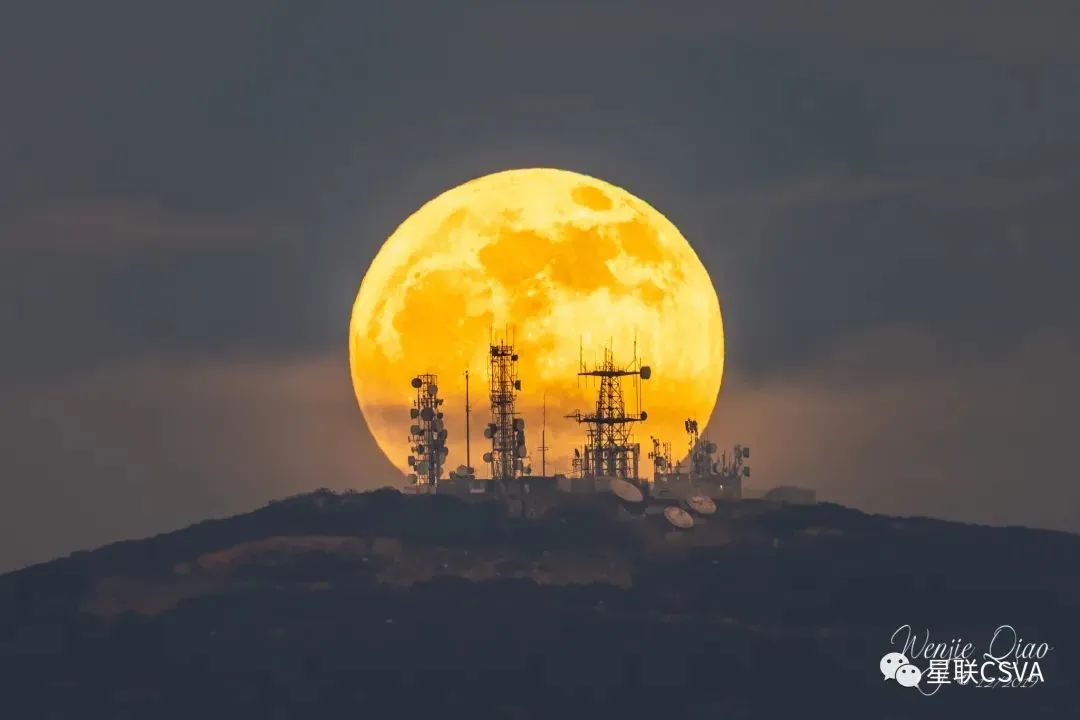 太惊喜快来看今日闵行网友拍来的超级月亮