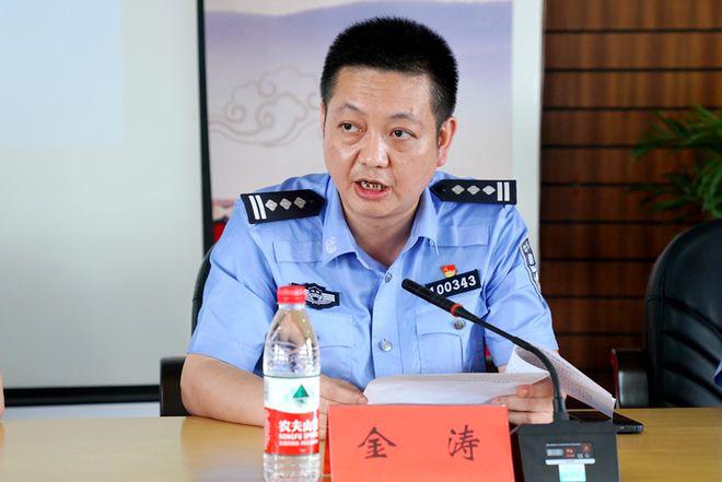 政治处主任金涛宣读职务任免决定