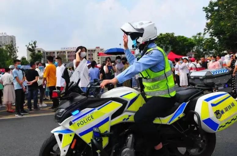 加油吧少年安徽警方護航中考進行時