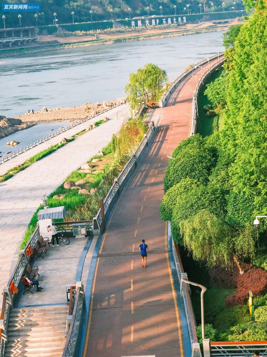 夏日,长江公园是夏季消暑的好去处.
