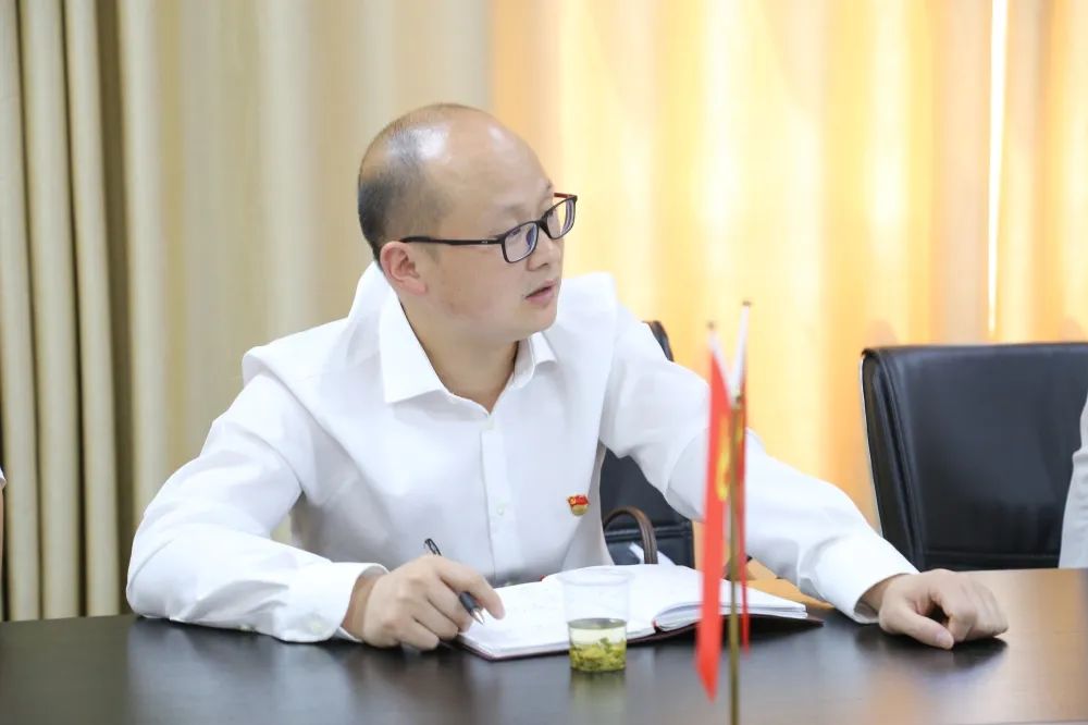 随后,向桥乡纪委书记王鑫勇同志表示,深入推进乡村振兴要做好"稳,强