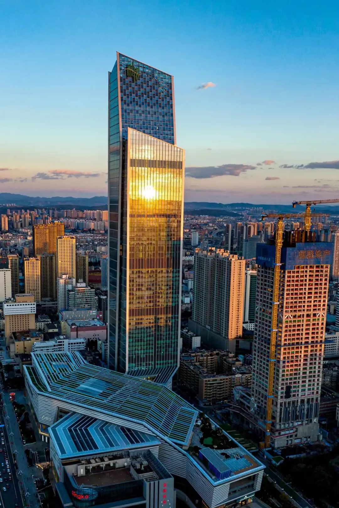 云南新地标打卡清单上新,昆明第一高楼霸气登场!(文末有福利)_澎湃号