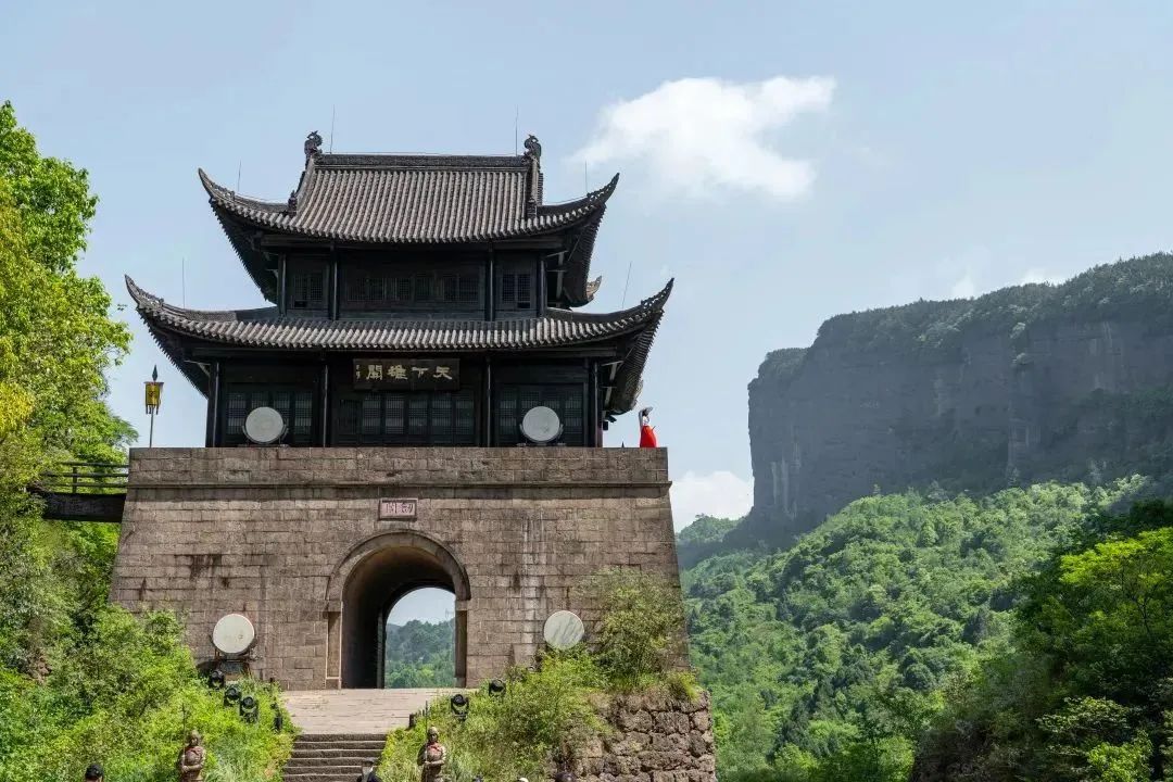 即可免門票進入劍門關,翠雲廊景區