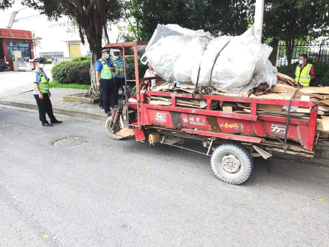 车主报废三轮车装运废旧很正常城管报而不废很危险查扣