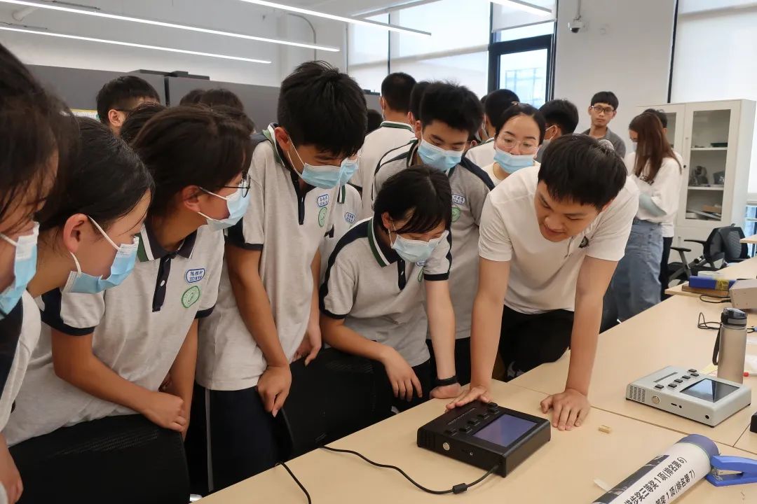 余杭区海辰中学进之江实验室科普行活动圆满结束