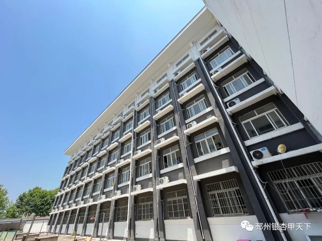 炮车中学副校长谭利龙介绍:"