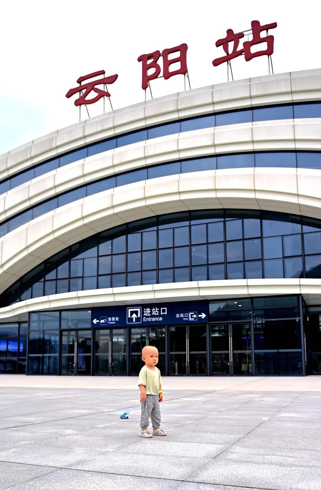 我是李白郑渝高铁首发列车长