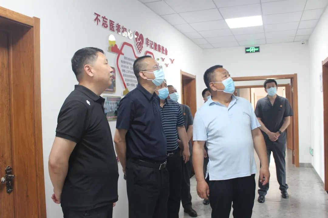 转作风优环境向阳区法院党组书记院长王斌一行到佳木斯市骨科医院进行