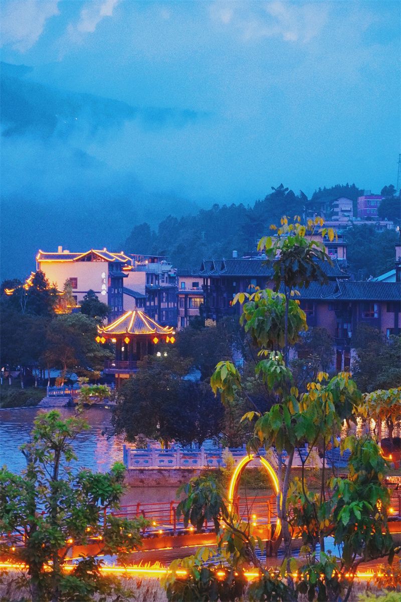 屏边滴水苗城夜景竟这么美