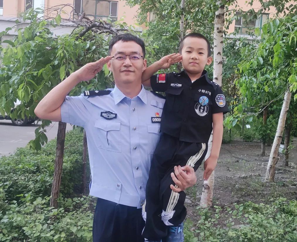 【父亲节特辑】 向"乘风破浪"的警察爸爸致敬!