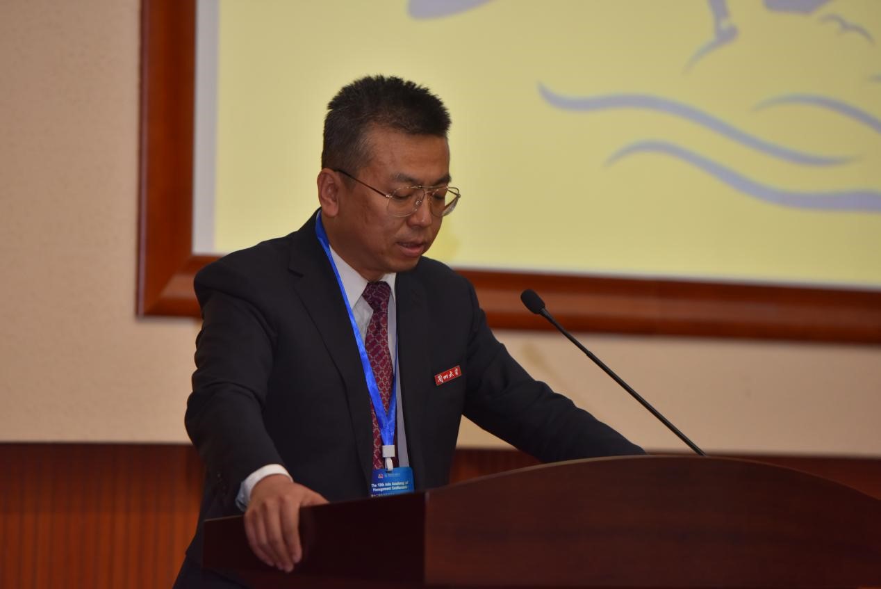 中国工程院院士,兰州大学副校长王锐代表学校致辞,对参会的各位专家