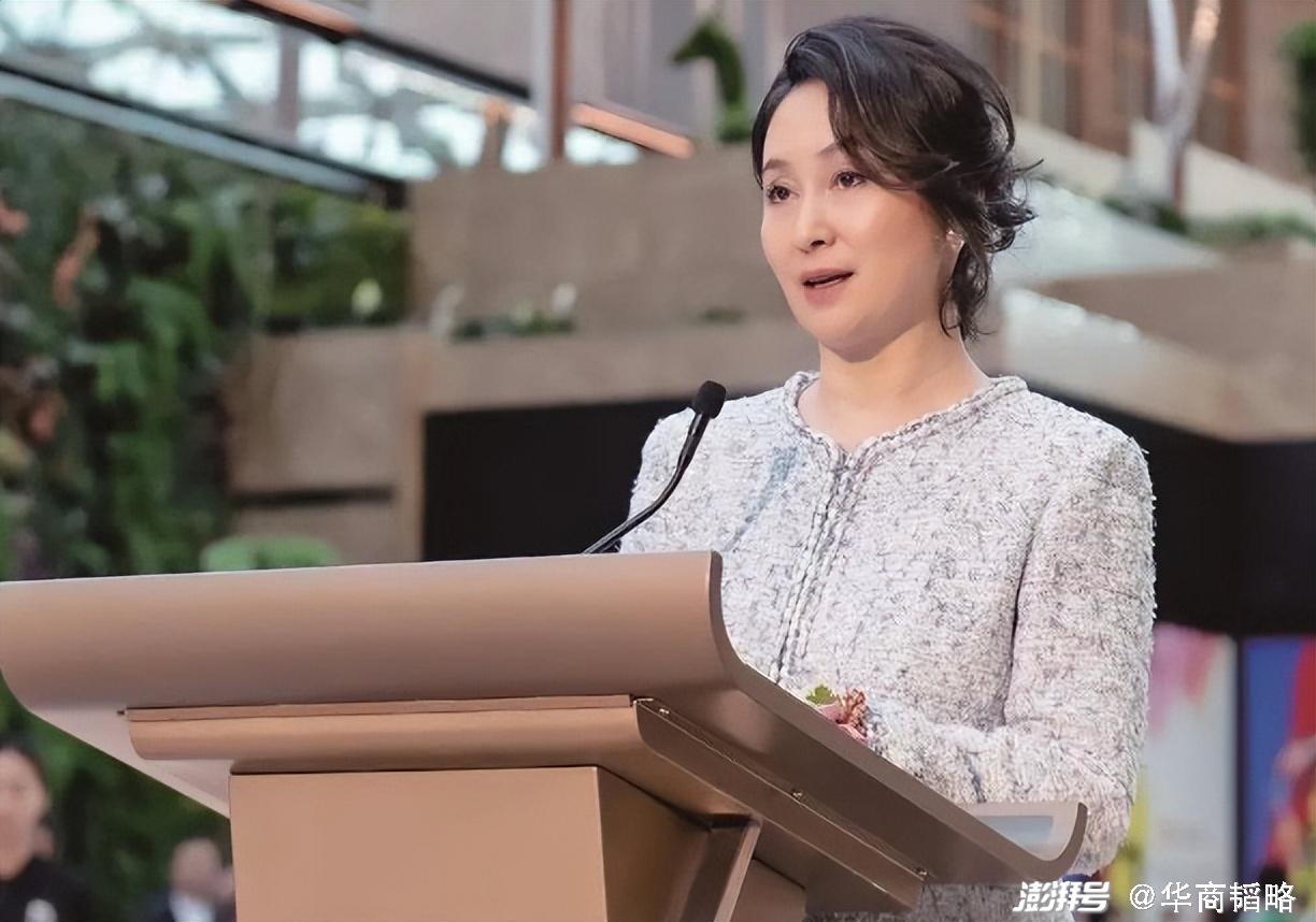 赌王二房蓝琼缨:14岁成何鸿燊地下情人,用60年斗赢