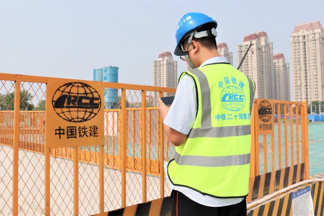 你的背影我的依靠