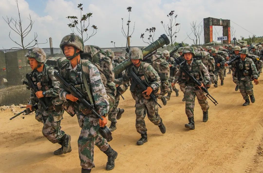 还被旅评为"十佳军官"近些年,三连涌现出体能"特三"彭伟军集团军王