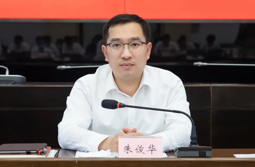 朱俊华在重点工作项目督导情况汇报会上强调紧盯目标压实责任加快推进